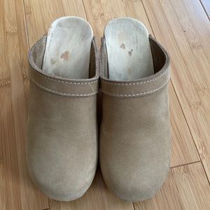 Sven clogs in beige nubuck leather. 2.5 inch heel. Size 6.